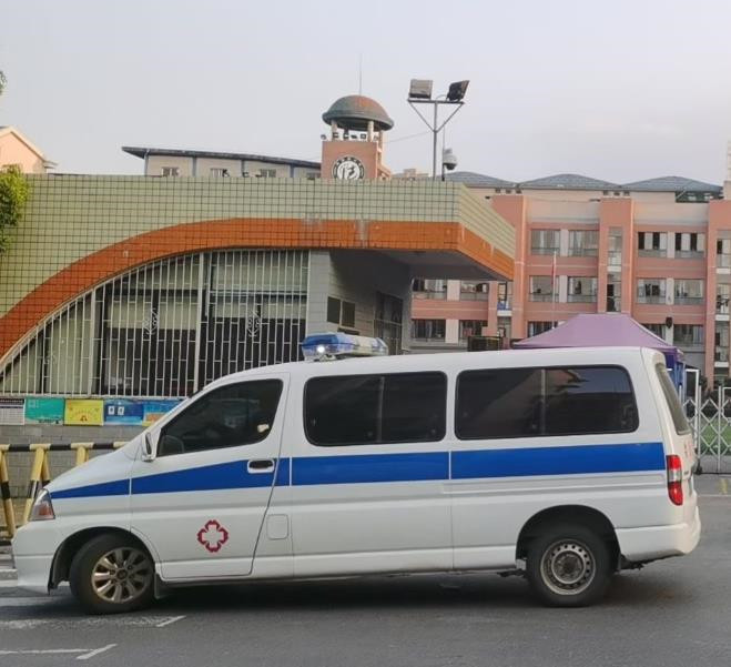 华安救护车出租护送骨折病人一公里多少钱